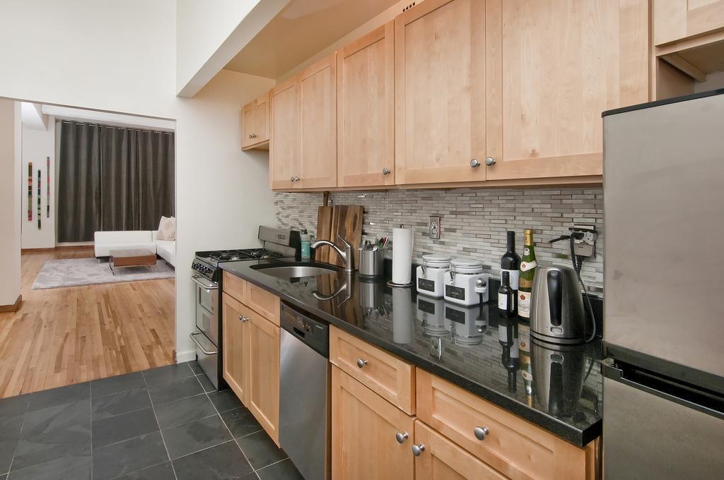 Luxury Apartments Next To Times Square Нью-Йорк Номер фото