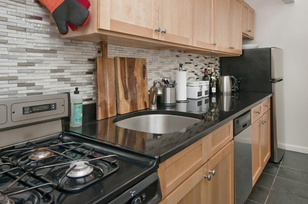 Luxury Apartments Next To Times Square Нью-Йорк Номер фото